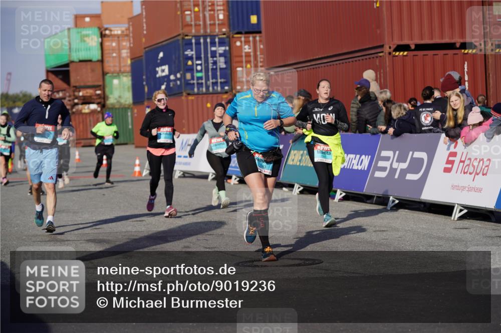 03.10.2025 - Köhlbrandbrückenlauf Michael Burmester http://msf.ph/oto/9019236 03.10.2025 10:19:46 Ziel 1479, 1503, 1547, 1725, 1743, 1861, 1917, 2051, 2243, 2500, 2674, 3796 meine-sportfotos.de