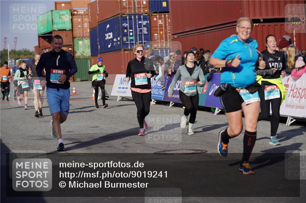 03.10.2025 - Köhlbrandbrückenlauf Michael Burmester http://msf.ph/oto/9019241 03.10.2025 10:19:47 Ziel 1479, 1503, 1547, 1725, 1743, 1861, 1917, 2051, 2243, 2500, 2674, 3796 meine-sportfotos.de