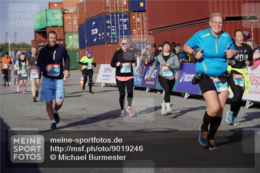 03.10.2025 - Köhlbrandbrückenlauf Michael Burmester http://msf.ph/oto/9019246 03.10.2025 10:19:47 Ziel 1479, 1503, 1547, 1725, 1743, 1861, 1917, 2051, 2243, 2500, 2674, 3796 meine-sportfotos.de