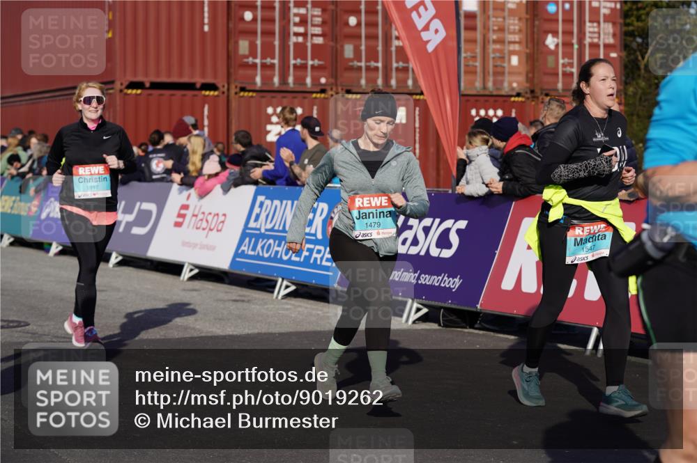 03.10.2025 - Köhlbrandbrückenlauf Michael Burmester http://msf.ph/oto/9019262 03.10.2025 10:19:49 Ziel 1479, 1503, 1547, 1593, 1743, 1861, 1917, 2051, 2243, 2674, 3529, 3736, 3796 meine-sportfotos.de