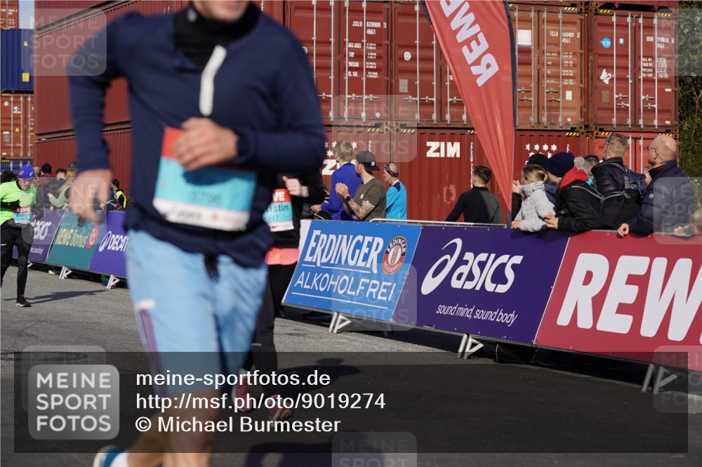 03.10.2025 - Köhlbrandbrückenlauf Michael Burmester http://msf.ph/oto/9019274 03.10.2025 10:19:50 Ziel 1479, 1503, 1547, 1593, 1672, 1743, 1795, 1861, 1917, 2051, 2243, 2674, 3529, 3736, 3796 meine-sportfotos.de