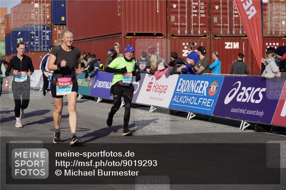 03.10.2025 - Köhlbrandbrückenlauf Michael Burmester http://msf.ph/oto/9019293 03.10.2025 10:19:51 Ziel 1282, 1479, 1503, 1547, 1585, 1593, 1672, 1743, 1795, 1811, 1861, 1917, 2051, 2243, 2674, 3529, 3736, 3770, 3796 meine-sportfotos.de