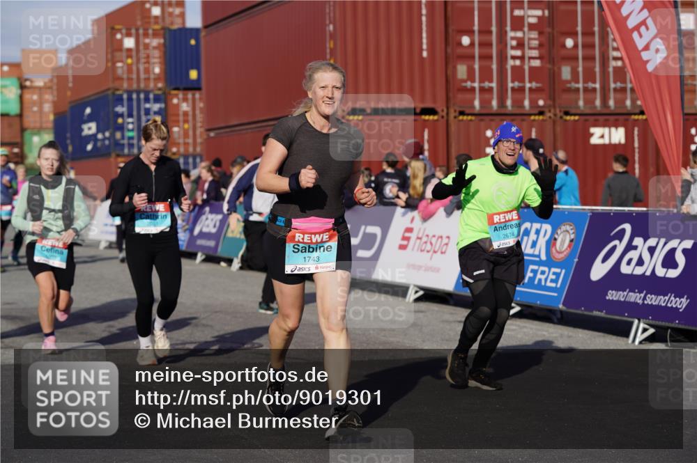 03.10.2025 - Köhlbrandbrückenlauf Michael Burmester http://msf.ph/oto/9019301 03.10.2025 10:19:52 Ziel 1282, 1479, 1503, 1547, 1585, 1593, 1672, 1743, 1795, 1811, 1861, 1917, 2051, 2674, 3529, 3736, 3770, 3796 meine-sportfotos.de