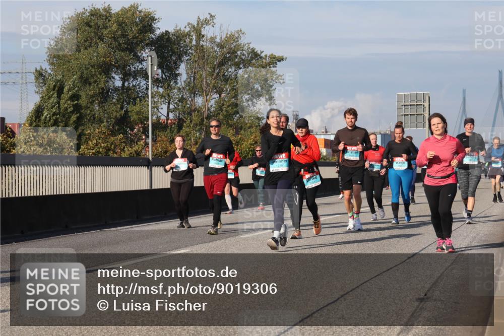 03.10.2025 - Köhlbrandbrückenlauf Luisa Fischer http://msf.ph/oto/9019306 03.10.2025 11:09:54 Position 3 3429, 1910, 3054, 3452 meine-sportfotos.de