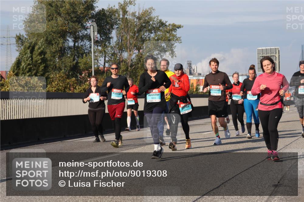 03.10.2025 - Köhlbrandbrückenlauf Luisa Fischer http://msf.ph/oto/9019308 03.10.2025 11:09:55 Position 3 1910, 3054, 3452, 2009 meine-sportfotos.de