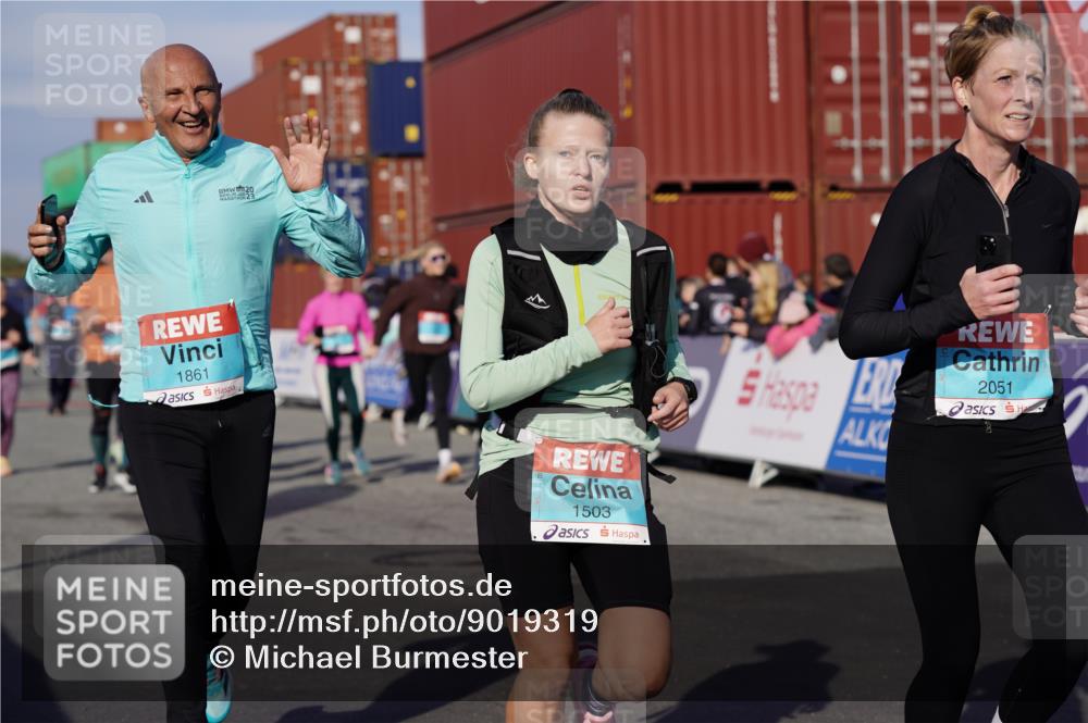 03.10.2025 - Köhlbrandbrückenlauf Michael Burmester http://msf.ph/oto/9019319 03.10.2025 10:19:55 Ziel 1282, 1503, 1585, 1593, 1672, 1743, 1795, 1811, 1861, 2051, 2674, 3407, 3529, 3736, 3770, 3840 meine-sportfotos.de