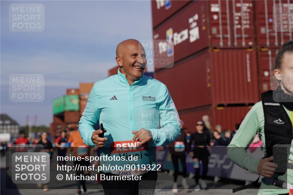 03.10.2025 - Köhlbrandbrückenlauf Michael Burmester http://msf.ph/oto/9019322 03.10.2025 10:19:55 Ziel 1282, 1503, 1585, 1593, 1672, 1743, 1795, 1811, 1861, 2051, 2674, 3407, 3529, 3736, 3770, 3840 meine-sportfotos.de
