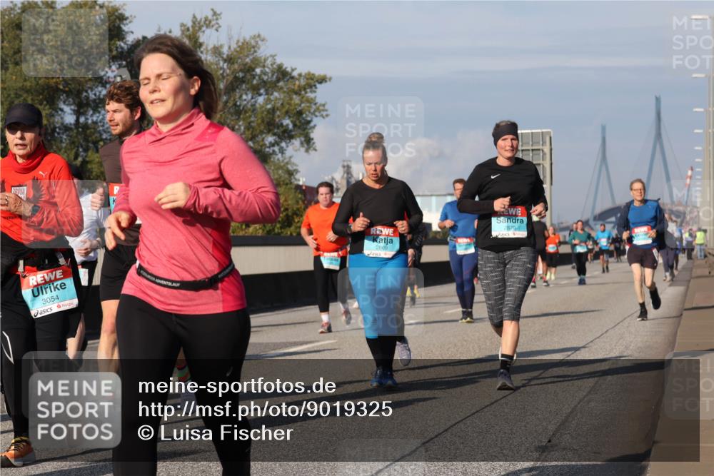 03.10.2025 - Köhlbrandbrückenlauf Luisa Fischer http://msf.ph/oto/9019325 03.10.2025 11:09:58 Position 3 3054, 2870, 2869 meine-sportfotos.de