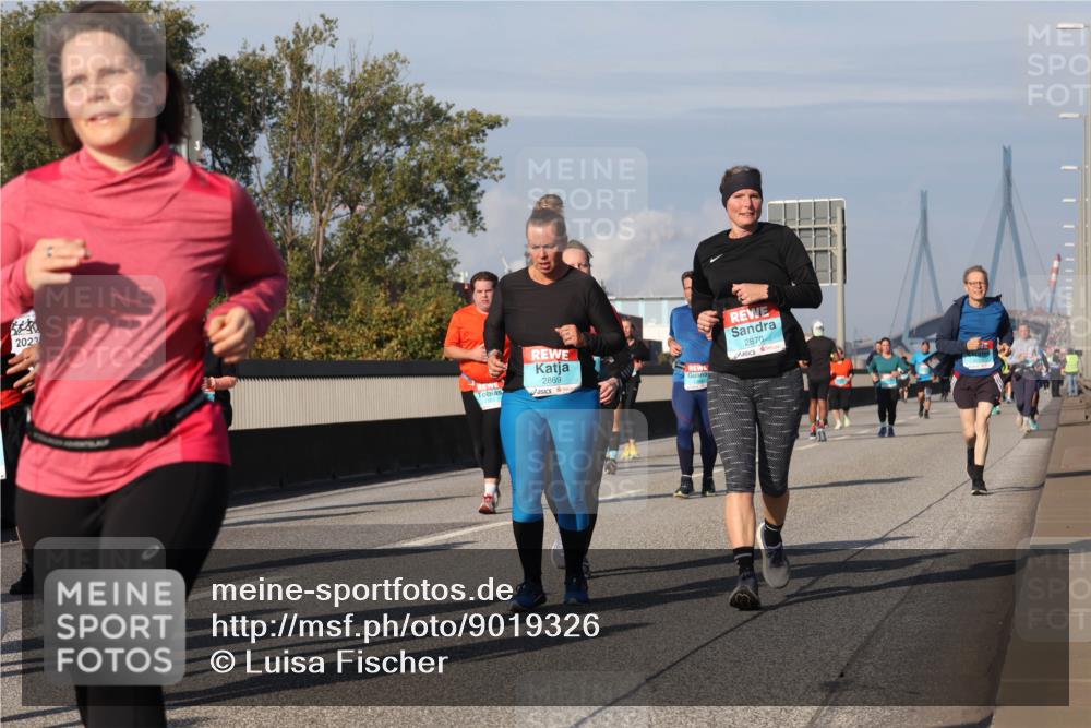 03.10.2025 - Köhlbrandbrückenlauf Luisa Fischer http://msf.ph/oto/9019326 03.10.2025 11:09:58 Position 3 2023, 2870, 2869 meine-sportfotos.de