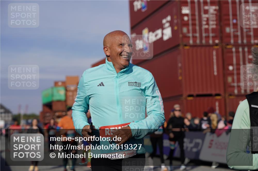 03.10.2025 - Köhlbrandbrückenlauf Michael Burmester http://msf.ph/oto/9019327 03.10.2025 10:19:55 Ziel 1282, 1503, 1585, 1593, 1672, 1743, 1795, 1811, 1861, 2051, 2674, 3407, 3529, 3736, 3770, 3840 meine-sportfotos.de