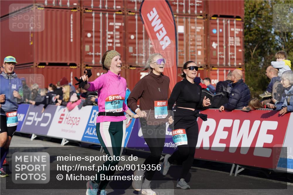 03.10.2025 - Köhlbrandbrückenlauf Michael Burmester http://msf.ph/oto/9019356 03.10.2025 10:19:57 Ziel 1282, 1503, 1585, 1593, 1672, 1795, 1811, 1861, 2674, 3407, 3529, 3736, 3770, 3840 meine-sportfotos.de
