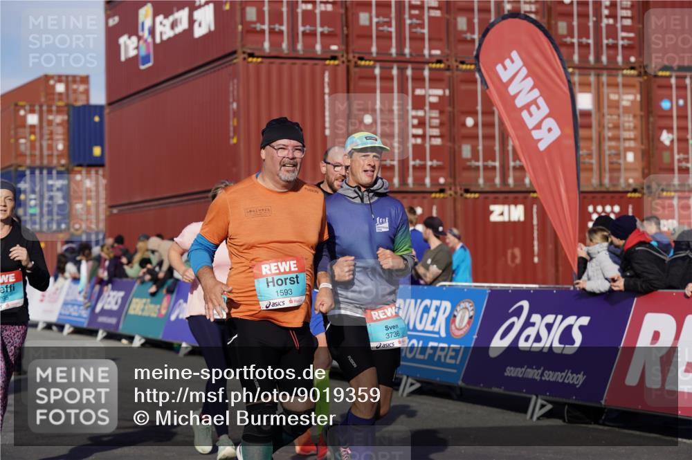 03.10.2025 - Köhlbrandbrückenlauf Michael Burmester http://msf.ph/oto/9019359 03.10.2025 10:19:58 Ziel 1282, 1585, 1593, 1672, 1795, 1811, 3407, 3529, 3736, 3770, 3840 meine-sportfotos.de