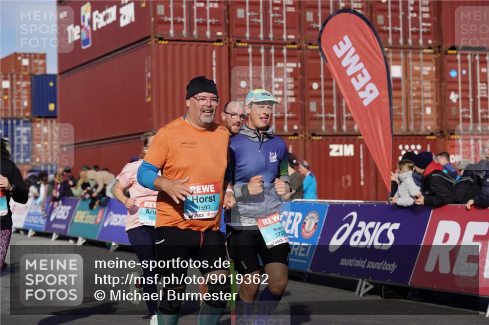03.10.2025 - Köhlbrandbrückenlauf Michael Burmester http://msf.ph/oto/9019362 03.10.2025 10:19:58 Ziel 1282, 1585, 1593, 1672, 1795, 1811, 3407, 3529, 3736, 3770, 3840 meine-sportfotos.de