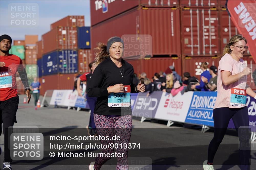 03.10.2025 - Köhlbrandbrückenlauf Michael Burmester http://msf.ph/oto/9019374 03.10.2025 10:19:59 Ziel 1282, 1585, 1593, 1672, 1795, 1811, 2055, 3407, 3417, 3529, 3697, 3736, 3770, 3840 meine-sportfotos.de