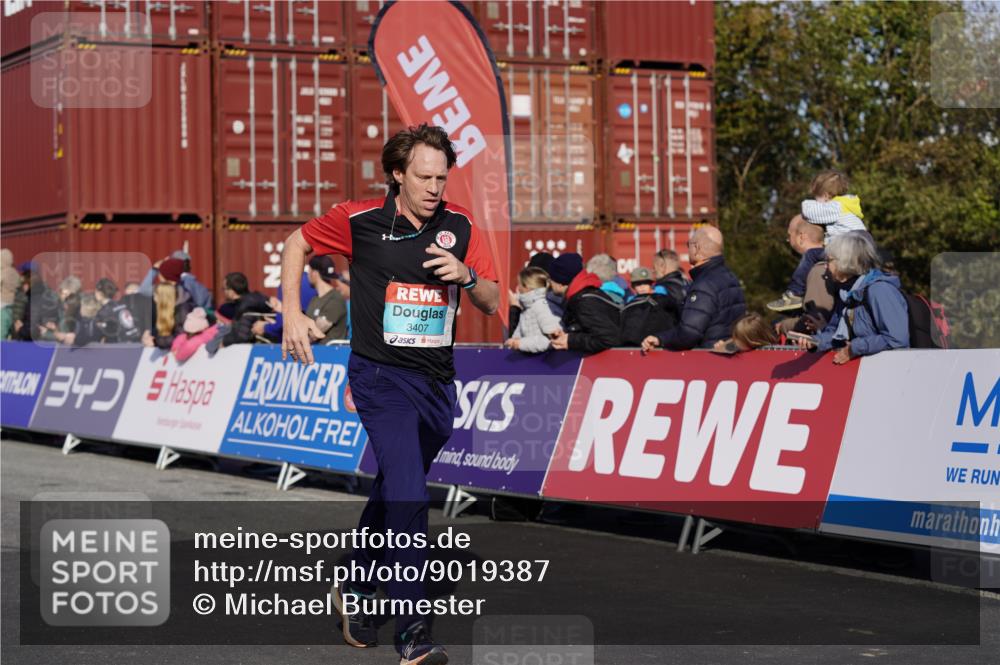 03.10.2025 - Köhlbrandbrückenlauf Michael Burmester http://msf.ph/oto/9019387 03.10.2025 10:20:02 Ziel 1282, 1585, 1672, 1795, 1811, 2055, 2854, 2855, 3407, 3417, 3697, 3770, 3840 meine-sportfotos.de