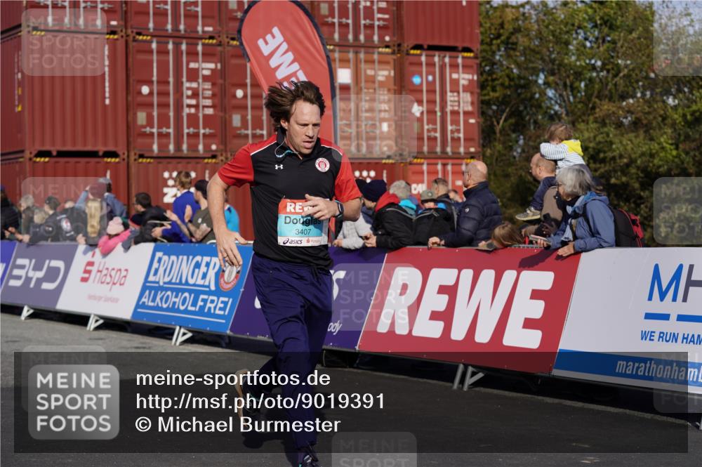 03.10.2025 - Köhlbrandbrückenlauf Michael Burmester http://msf.ph/oto/9019391 03.10.2025 10:20:02 Ziel 1282, 1585, 1672, 1795, 1811, 2055, 2854, 2855, 3407, 3417, 3697, 3770, 3840 meine-sportfotos.de