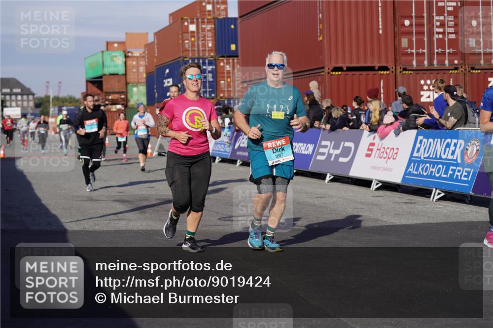 03.10.2025 - Köhlbrandbrückenlauf Michael Burmester http://msf.ph/oto/9019424 03.10.2025 10:20:06 Ziel 1576, 1737, 1746, 2018, 2055, 2854, 2855, 2916, 2918, 3407, 3417, 3697, 3840 meine-sportfotos.de