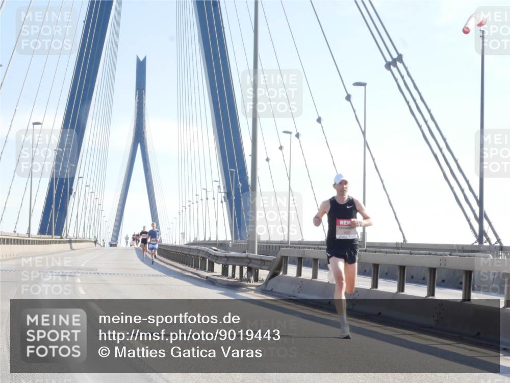 03.10.2025 - Köhlbrandbrückenlauf Matties Gatica Varas http://msf.ph/oto/9019443 03.10.2025 12:18:23 Position 1  meine-sportfotos.de
