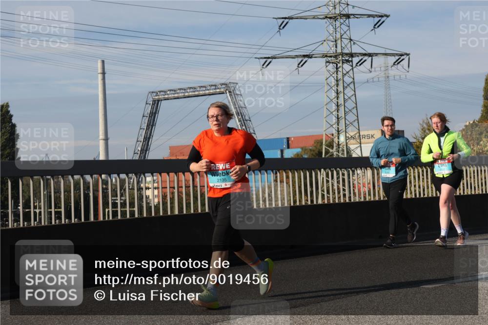 03.10.2025 - Köhlbrandbrückenlauf Luisa Fischer http://msf.ph/oto/9019456 03.10.2025 11:10:20 Position 3 2135, 11 meine-sportfotos.de