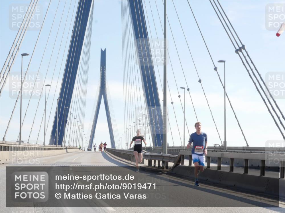 03.10.2025 - Köhlbrandbrückenlauf Matties Gatica Varas http://msf.ph/oto/9019471 03.10.2025 12:18:30 Position 1  meine-sportfotos.de