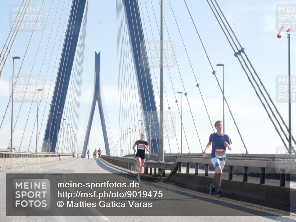 03.10.2025 - Köhlbrandbrückenlauf Matties Gatica Varas http://msf.ph/oto/9019475 03.10.2025 12:18:31 Position 1  meine-sportfotos.de