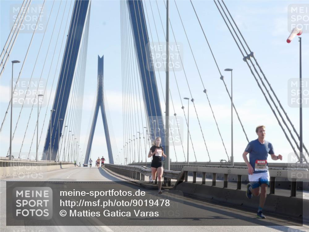 03.10.2025 - Köhlbrandbrückenlauf Matties Gatica Varas http://msf.ph/oto/9019478 03.10.2025 12:18:31 Position 1  meine-sportfotos.de