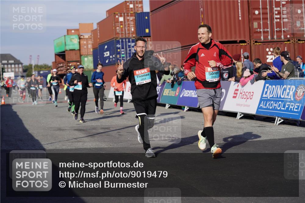03.10.2025 - Köhlbrandbrückenlauf Michael Burmester http://msf.ph/oto/9019479 03.10.2025 10:20:09 Ziel 1576, 1698, 1737, 1746, 2018, 2055, 2854, 2855, 2916, 2918, 3382, 3417, 3697 meine-sportfotos.de