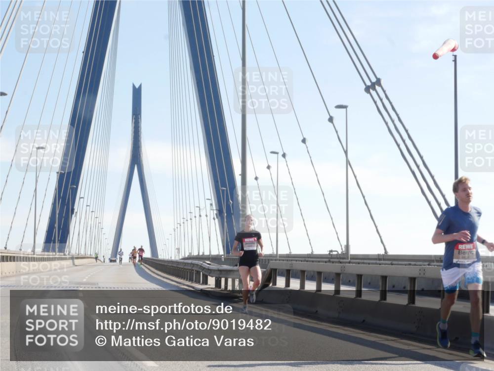 03.10.2025 - Köhlbrandbrückenlauf Matties Gatica Varas http://msf.ph/oto/9019482 03.10.2025 12:18:32 Position 1 1111 meine-sportfotos.de