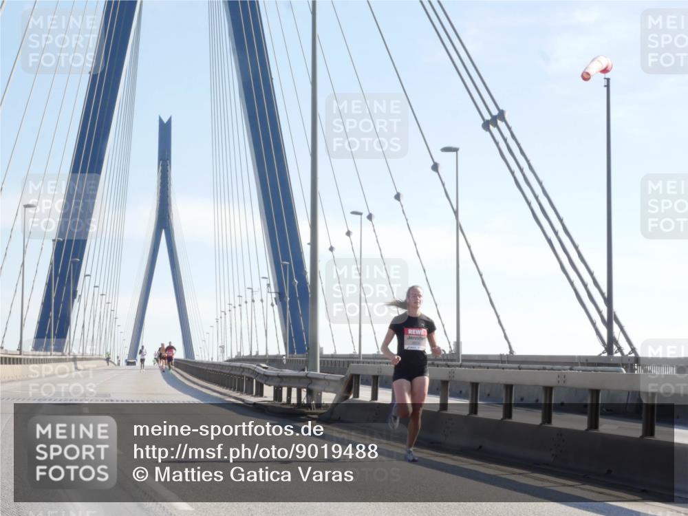 03.10.2025 - Köhlbrandbrückenlauf Matties Gatica Varas http://msf.ph/oto/9019488 03.10.2025 12:18:33 Position 1  meine-sportfotos.de