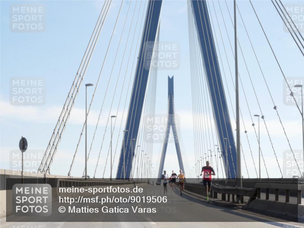 03.10.2025 - Köhlbrandbrückenlauf Matties Gatica Varas http://msf.ph/oto/9019506 03.10.2025 12:18:44 Position 1  meine-sportfotos.de