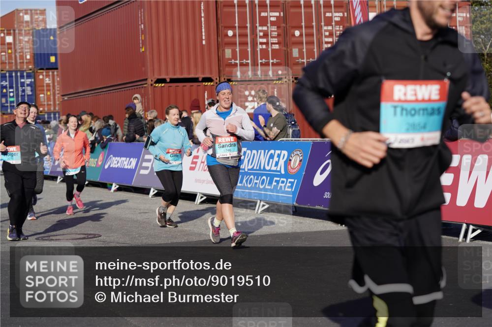 03.10.2025 - Köhlbrandbrückenlauf Michael Burmester http://msf.ph/oto/9019510 03.10.2025 10:20:11 Ziel 1576, 1692, 1698, 1737, 1746, 2018, 2055, 2854, 2855, 2916, 2917, 2918, 2919, 3382, 3417, 3697 meine-sportfotos.de