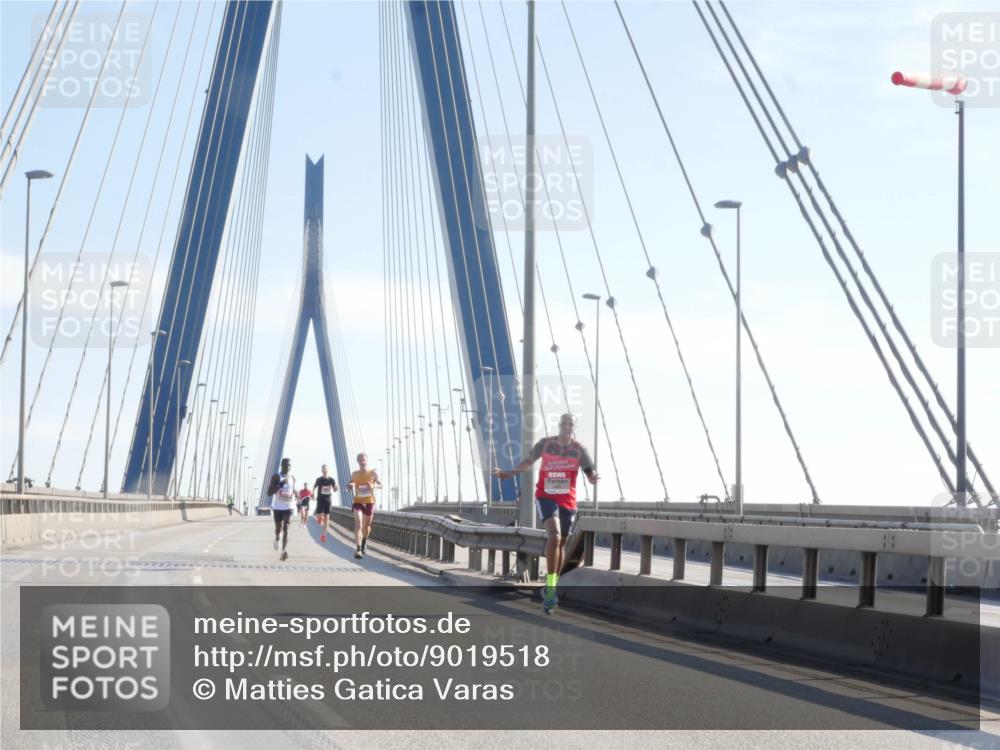 03.10.2025 - Köhlbrandbrückenlauf Matties Gatica Varas http://msf.ph/oto/9019518 03.10.2025 12:18:46 Position 1  meine-sportfotos.de