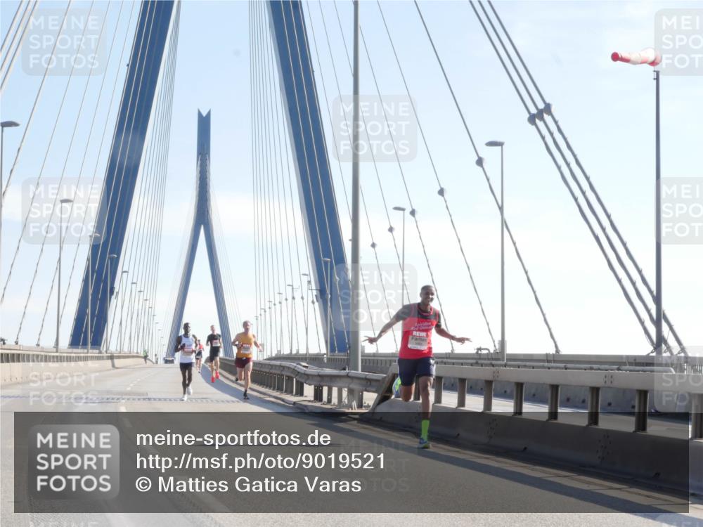 03.10.2025 - Köhlbrandbrückenlauf Matties Gatica Varas http://msf.ph/oto/9019521 03.10.2025 12:18:47 Position 1  meine-sportfotos.de