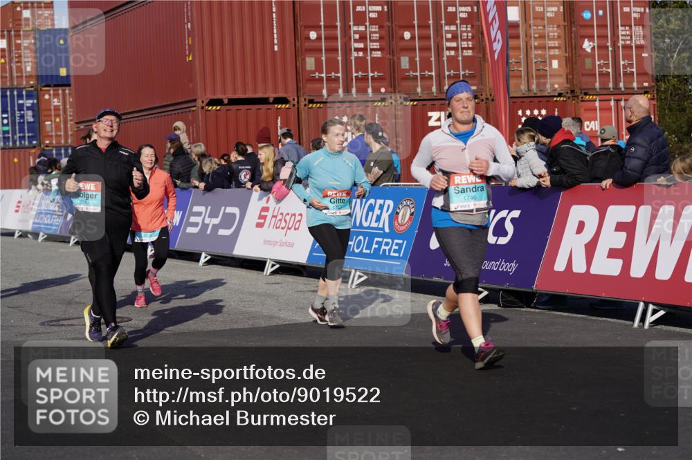 03.10.2025 - Köhlbrandbrückenlauf Michael Burmester http://msf.ph/oto/9019522 03.10.2025 10:20:12 Ziel 1576, 1615, 1692, 1698, 1737, 1746, 2018, 2854, 2855, 2916, 2917, 2918, 2919, 3382, 3430 meine-sportfotos.de