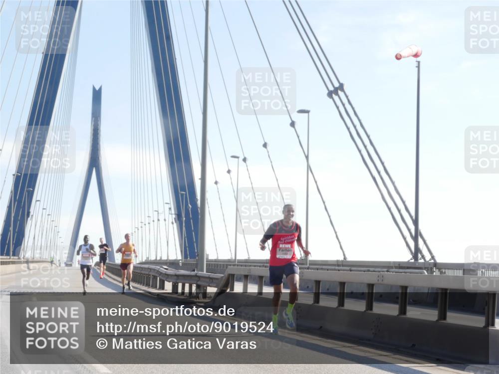 03.10.2025 - Köhlbrandbrückenlauf Matties Gatica Varas http://msf.ph/oto/9019524 03.10.2025 12:18:47 Position 1  meine-sportfotos.de