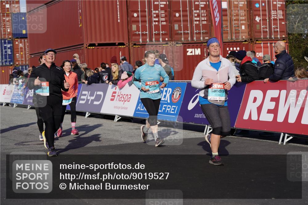 03.10.2025 - Köhlbrandbrückenlauf Michael Burmester http://msf.ph/oto/9019527 03.10.2025 10:20:12 Ziel 1576, 1615, 1692, 1698, 1737, 1746, 2018, 2854, 2855, 2916, 2917, 2918, 2919, 3382, 3430 meine-sportfotos.de