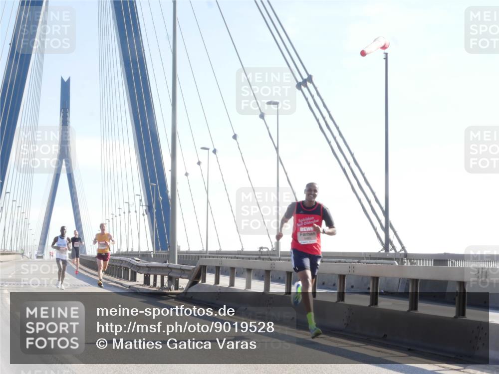 03.10.2025 - Köhlbrandbrückenlauf Matties Gatica Varas http://msf.ph/oto/9019528 03.10.2025 12:18:48 Position 1  meine-sportfotos.de