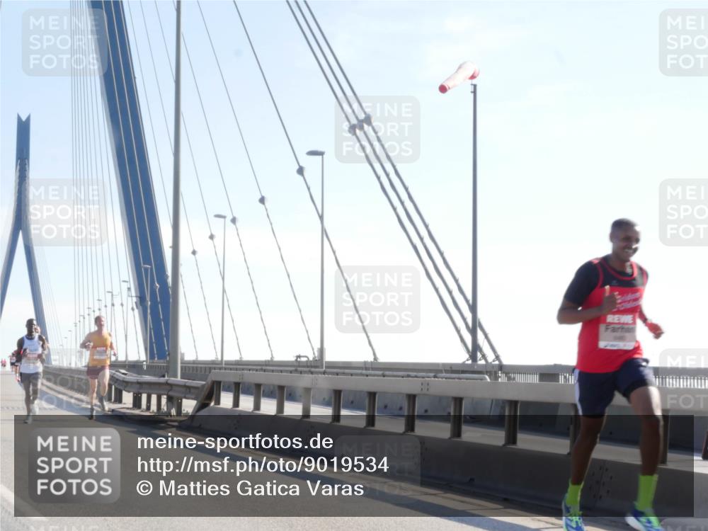 03.10.2025 - Köhlbrandbrückenlauf Matties Gatica Varas http://msf.ph/oto/9019534 03.10.2025 12:18:49 Position 1  meine-sportfotos.de