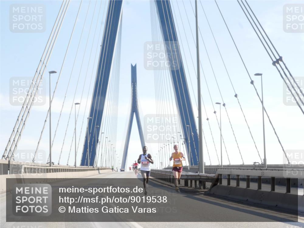 03.10.2025 - Köhlbrandbrückenlauf Matties Gatica Varas http://msf.ph/oto/9019538 03.10.2025 12:18:49 Position 1  meine-sportfotos.de