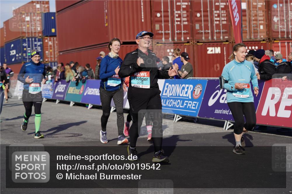 03.10.2025 - Köhlbrandbrückenlauf Michael Burmester http://msf.ph/oto/9019542 03.10.2025 10:20:13 Ziel 1576, 1615, 1692, 1698, 1737, 1746, 2018, 2854, 2855, 2916, 2917, 2918, 2919, 3382, 3430, 3635 meine-sportfotos.de