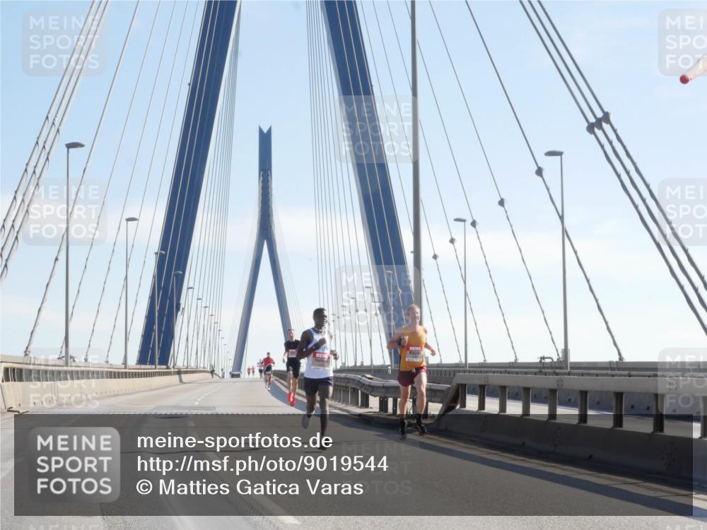 03.10.2025 - Köhlbrandbrückenlauf Matties Gatica Varas http://msf.ph/oto/9019544 03.10.2025 12:18:50 Position 1  meine-sportfotos.de