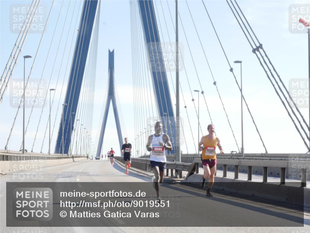 03.10.2025 - Köhlbrandbrückenlauf Matties Gatica Varas http://msf.ph/oto/9019551 03.10.2025 12:18:51 Position 1  meine-sportfotos.de