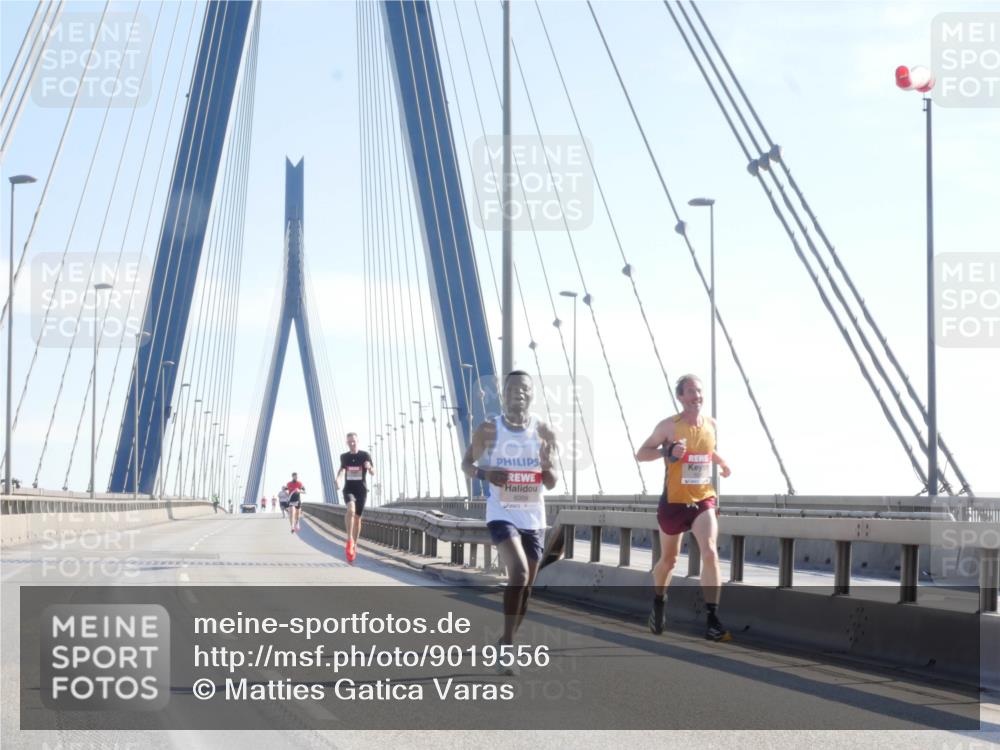03.10.2025 - Köhlbrandbrückenlauf Matties Gatica Varas http://msf.ph/oto/9019556 03.10.2025 12:18:52 Position 1 6359 meine-sportfotos.de