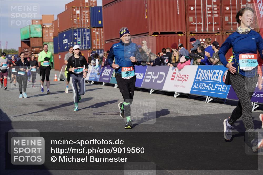 03.10.2025 - Köhlbrandbrückenlauf Michael Burmester http://msf.ph/oto/9019560 03.10.2025 10:20:14 Ziel 1576, 1615, 1692, 1698, 1737, 1746, 2018, 2916, 2917, 2918, 2919, 3382, 3430, 3635 meine-sportfotos.de
