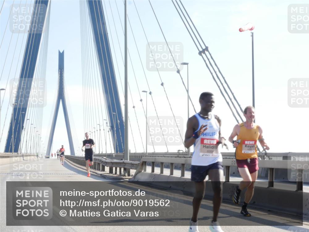 03.10.2025 - Köhlbrandbrückenlauf Matties Gatica Varas http://msf.ph/oto/9019562 03.10.2025 12:18:53 Position 1  meine-sportfotos.de