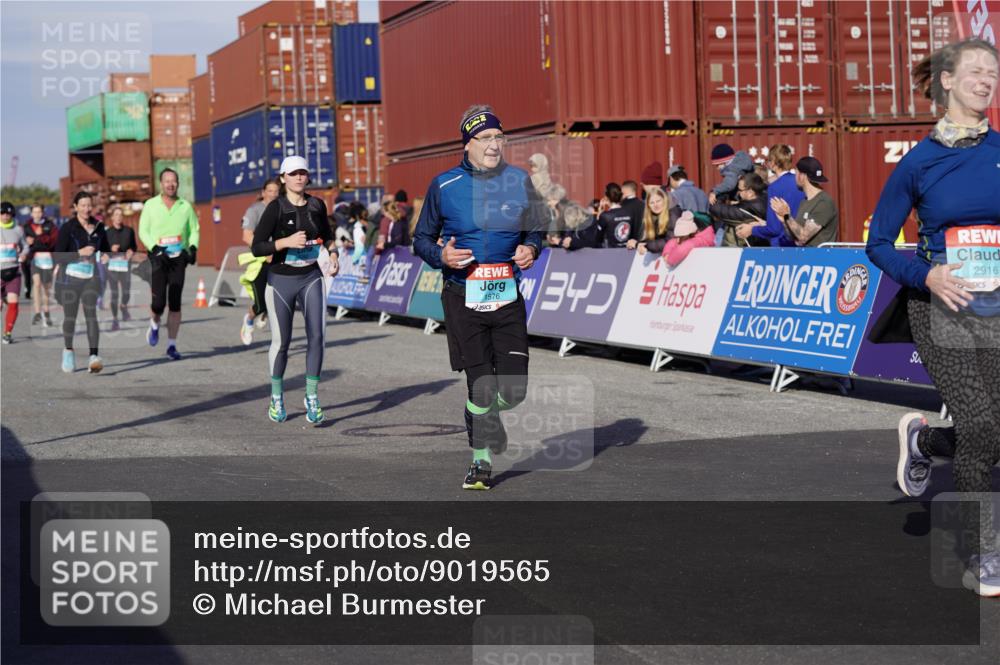 03.10.2025 - Köhlbrandbrückenlauf Michael Burmester http://msf.ph/oto/9019565 03.10.2025 10:20:14 Ziel 1576, 1615, 1692, 1698, 1737, 1746, 2018, 2916, 2917, 2918, 2919, 3382, 3430, 3635 meine-sportfotos.de