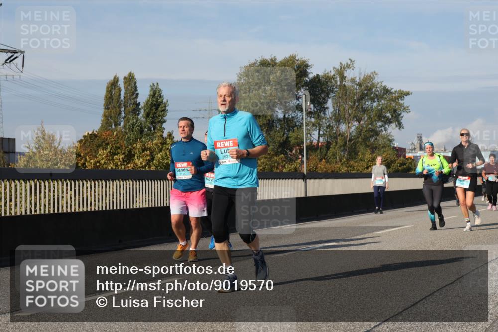 03.10.2025 - Köhlbrandbrückenlauf Luisa Fischer http://msf.ph/oto/9019570 03.10.2025 11:10:32 Position 3 2115, 2130, 2031 meine-sportfotos.de