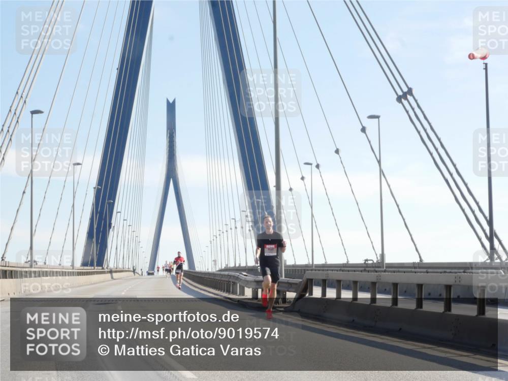 03.10.2025 - Köhlbrandbrückenlauf Matties Gatica Varas http://msf.ph/oto/9019574 03.10.2025 12:18:55 Position 1  meine-sportfotos.de