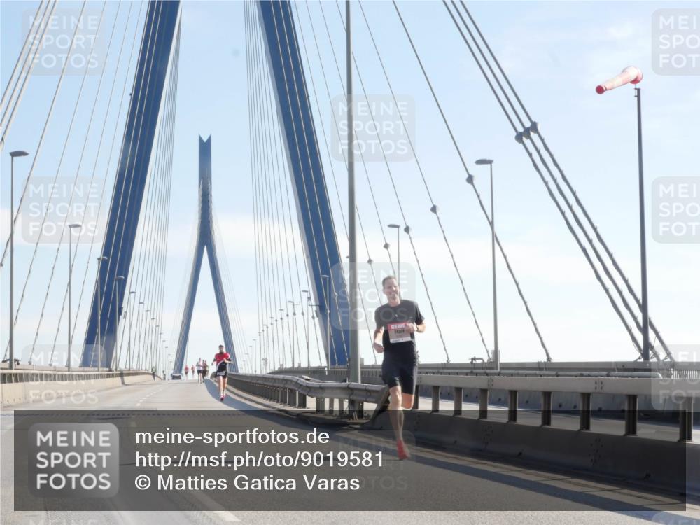 03.10.2025 - Köhlbrandbrückenlauf Matties Gatica Varas http://msf.ph/oto/9019581 03.10.2025 12:18:56 Position 1  meine-sportfotos.de