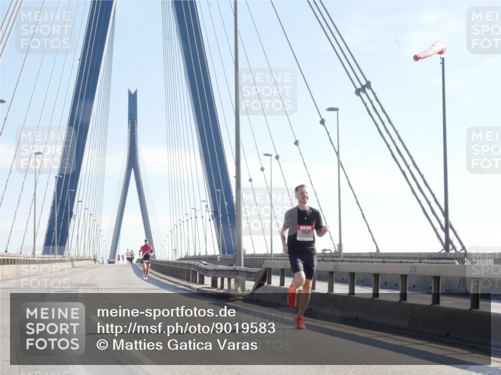 03.10.2025 - Köhlbrandbrückenlauf Matties Gatica Varas http://msf.ph/oto/9019583 03.10.2025 12:18:56 Position 1  meine-sportfotos.de